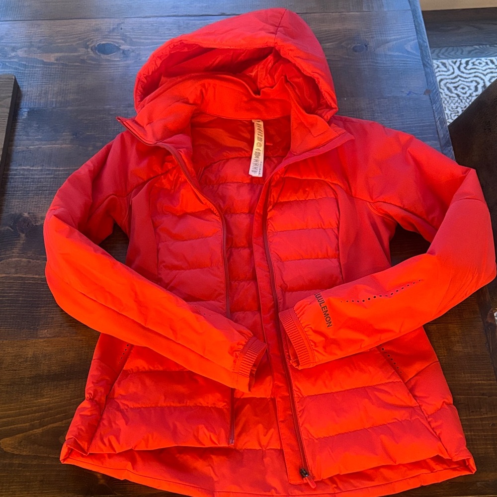 lululemon athletica Women's Bright Red Hooded Puffer Jacket NWOT 8
